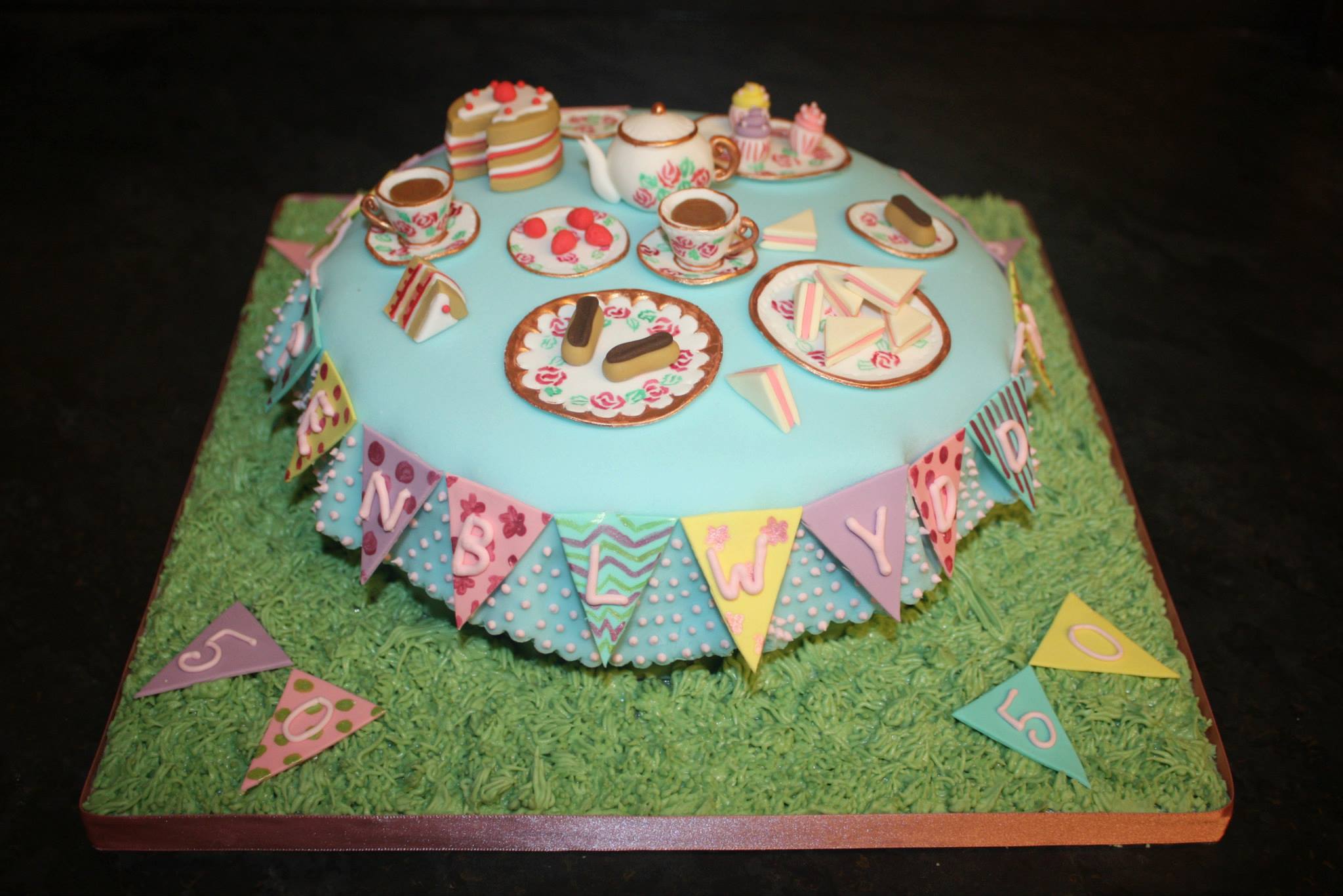 Vintage tea party cake | The Great British Bake Off