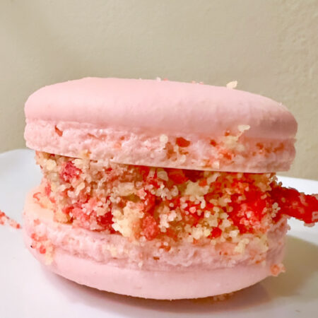 Strawberry crunch macarons
