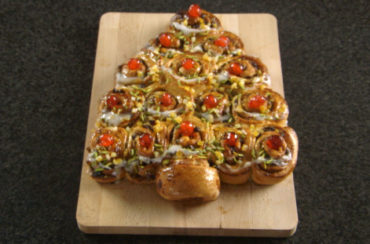 Paul Hollywood’s Chelsea Bun Christmas Tree | The Great British Bake Off