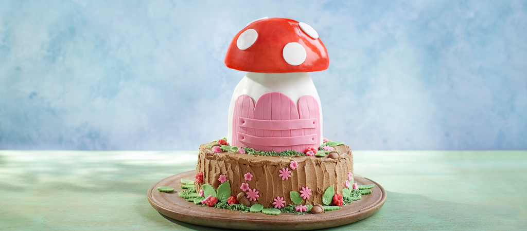 Woodland Cake Tutorial: Buttercream Mushrooms, Edible Moss, and Chocolate  Bark