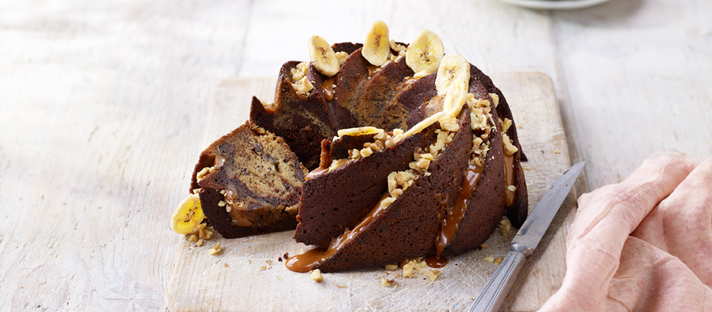 पार्टनर के लिए खुद बनाएं टेस्टी चॉकलेट केक - chocolate cake recipe-mobile