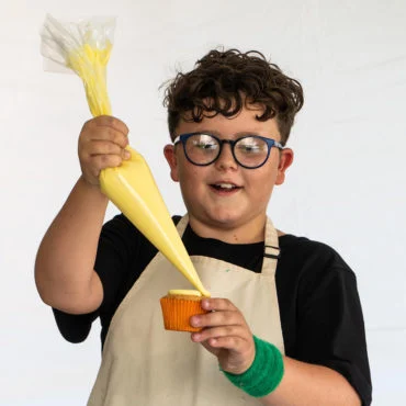 https://thegreatbritishbakeoff.co.uk/wp-content/uploads/2021/01/Fyn-370x370.jpg