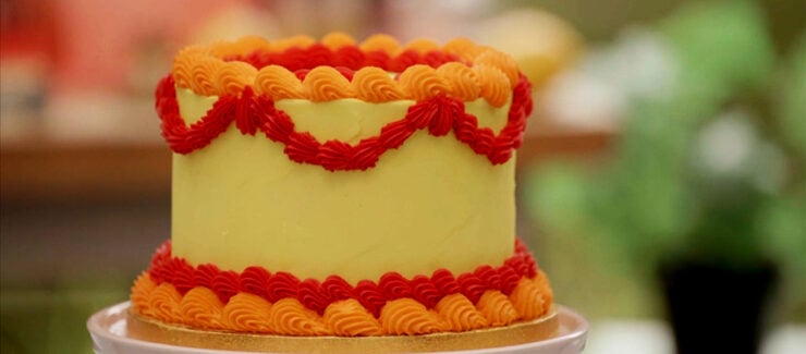 Caroline Waldegrave's Vanilla & Lemon Lambeth Style Cake
