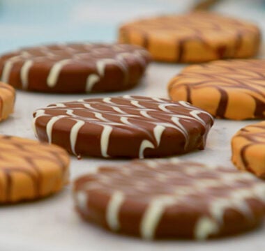 Prue Leith’s Chocolate Caramel HobNobs