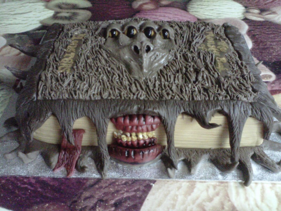 harry potter monster book cake