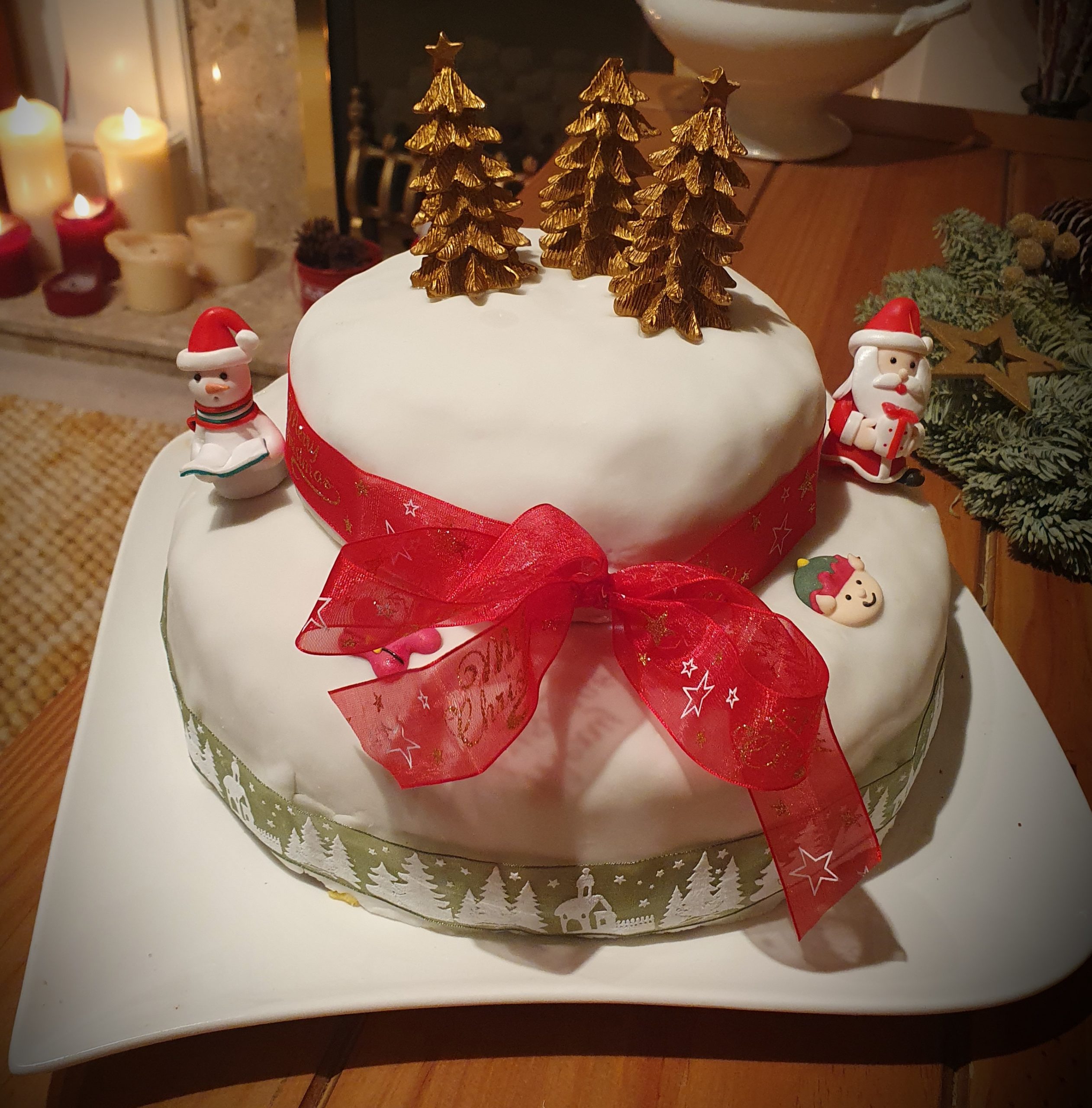 The first Christmas cake of the year 🌟 . . . . . . . . . .  #CustomisedCakesInGuwahati #cakesthatinspire #cakedesign… | Instagram