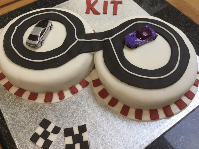 Racing Track Birthday Cake | Zeppiedoescakes