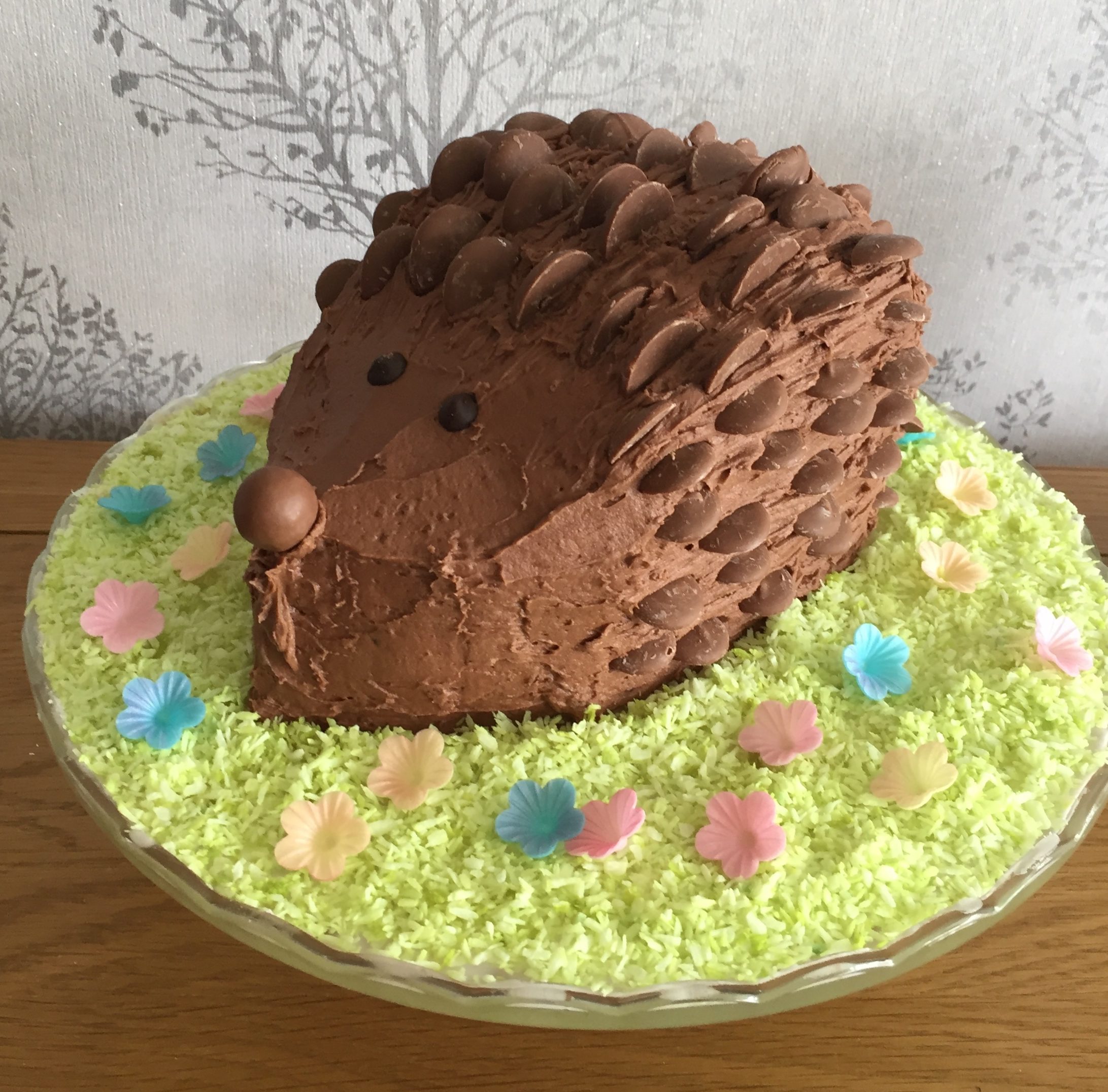 How To Make the Ultimate Chocolate Hedgehog Cake - pinkscharming