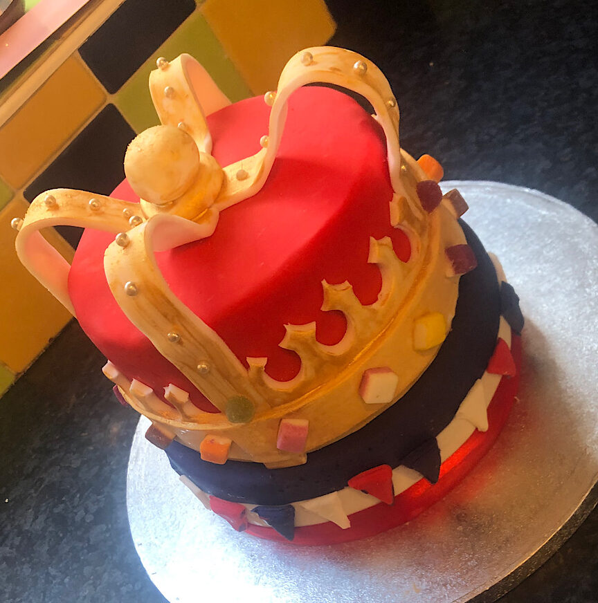 Crown cake I made this weekend : r/Baking
