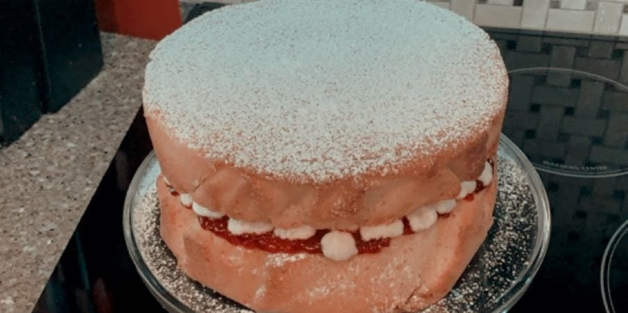 Victoria sponge cake - The Great British Bake Off | The Great British