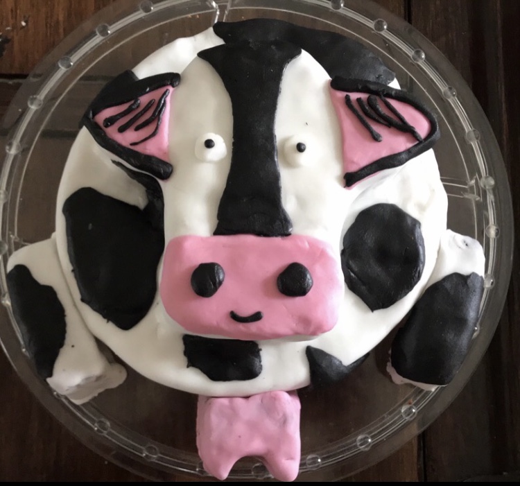 Cow Cake Tutorial using Marshmallow Fondant -