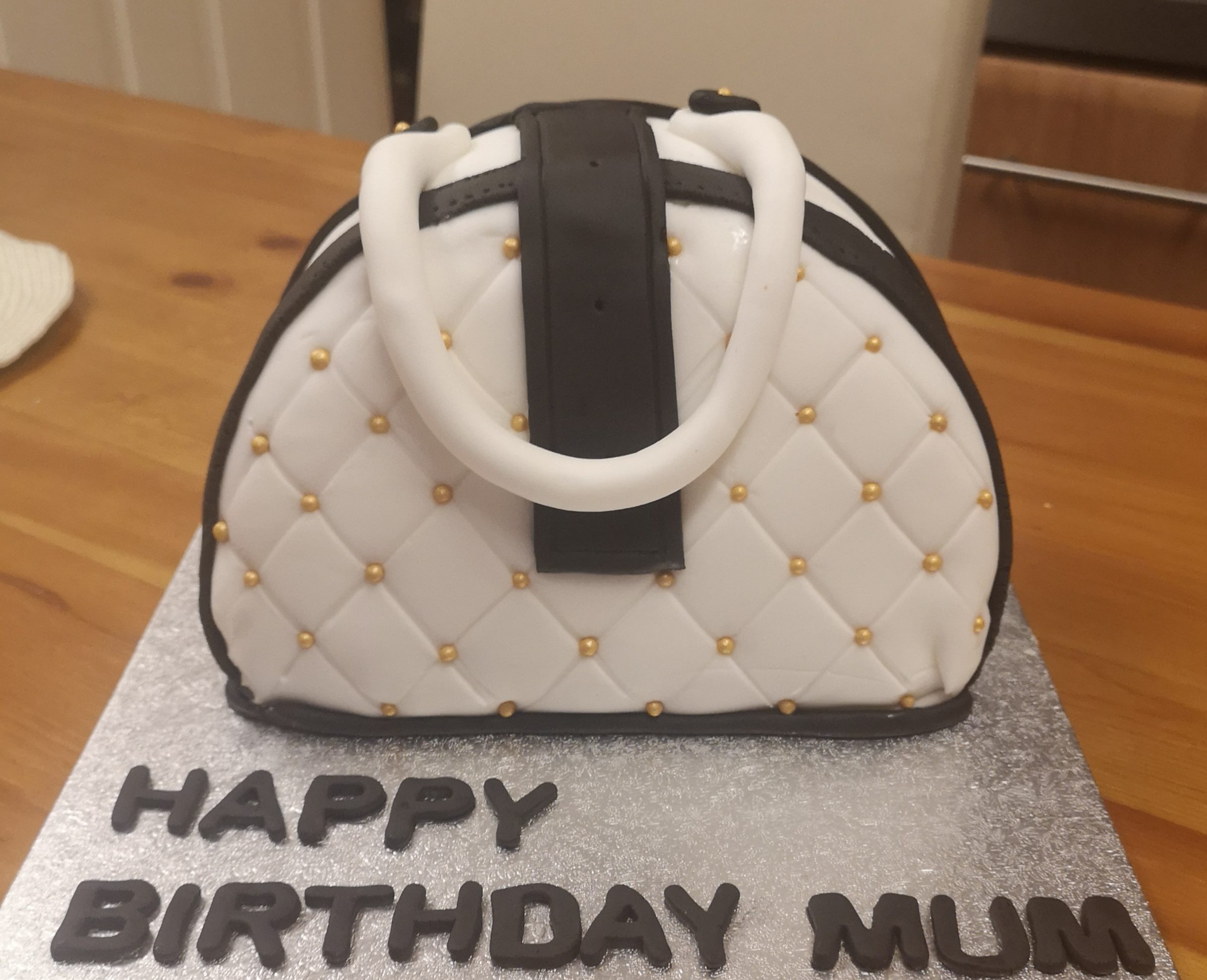 Gucci bag Cake design - MrCake