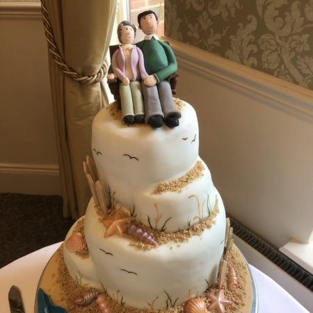 Cute Anniversary Cake with Fondant Couple | Anniversary cake, Funny wedding  cakes, Happy anniversary cakes
