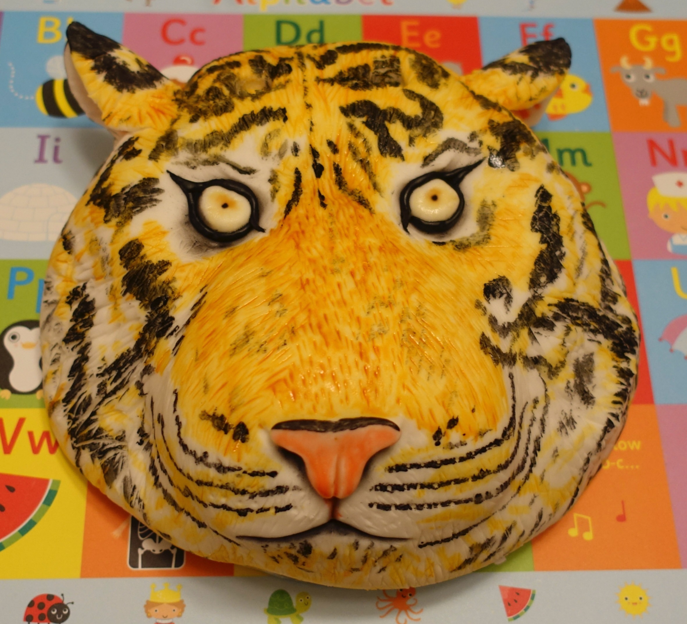 Tiger face cake hi-res stock photography and images - Alamy