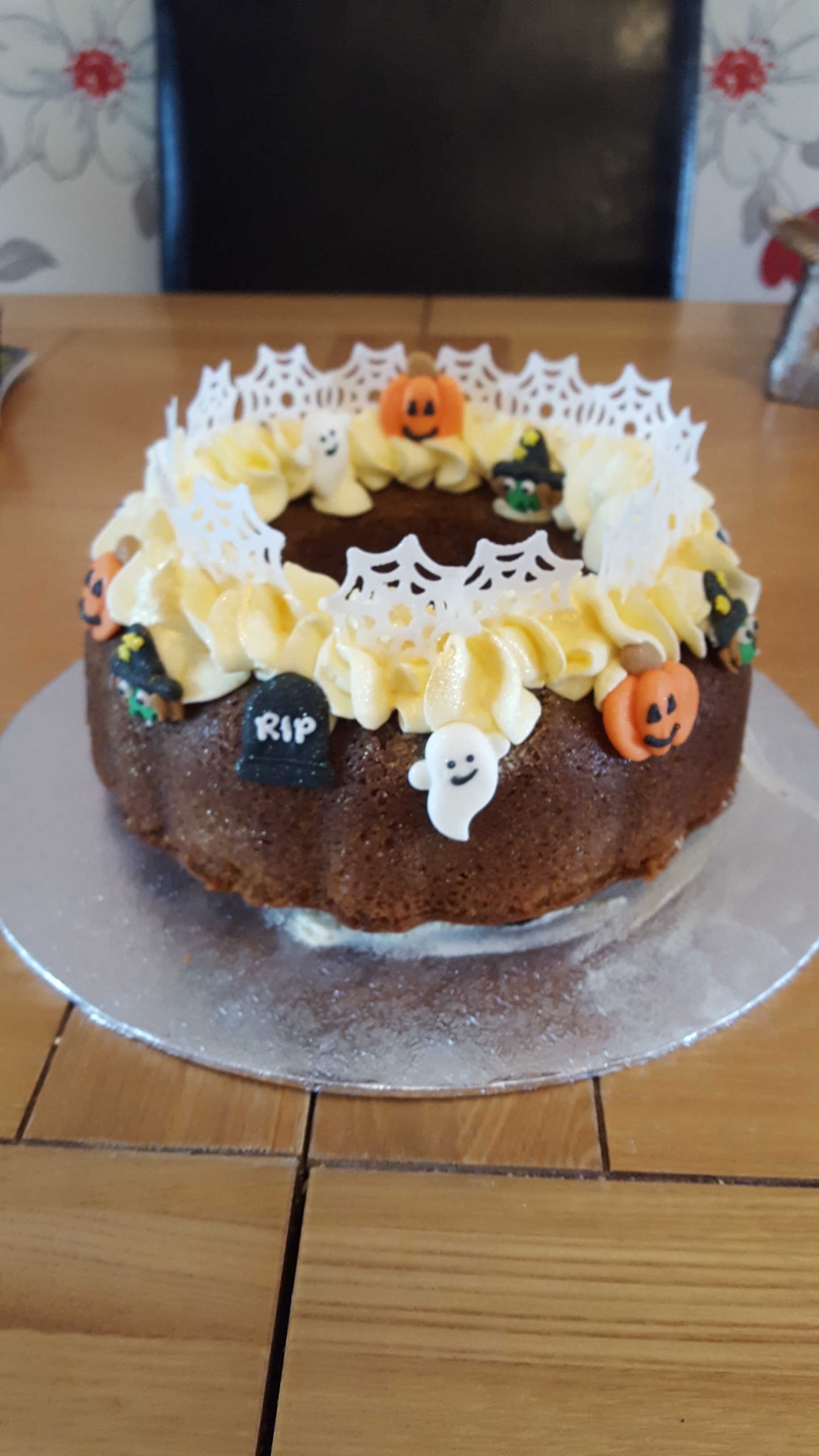 Spooky Halloween bundt cake