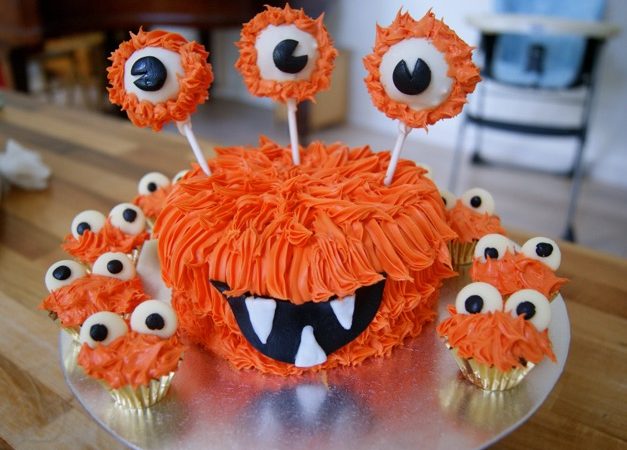 Elmo's Furry Red Monster Parade - CakeCentral.com