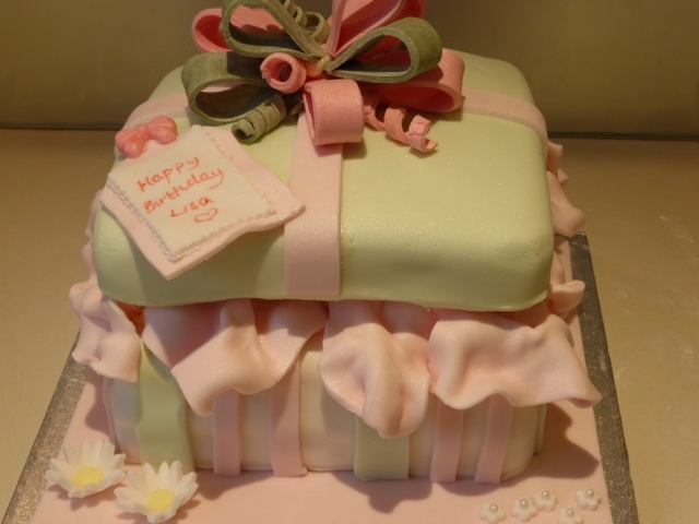 Gift Box Birthday Cake - The Great British Bake Off