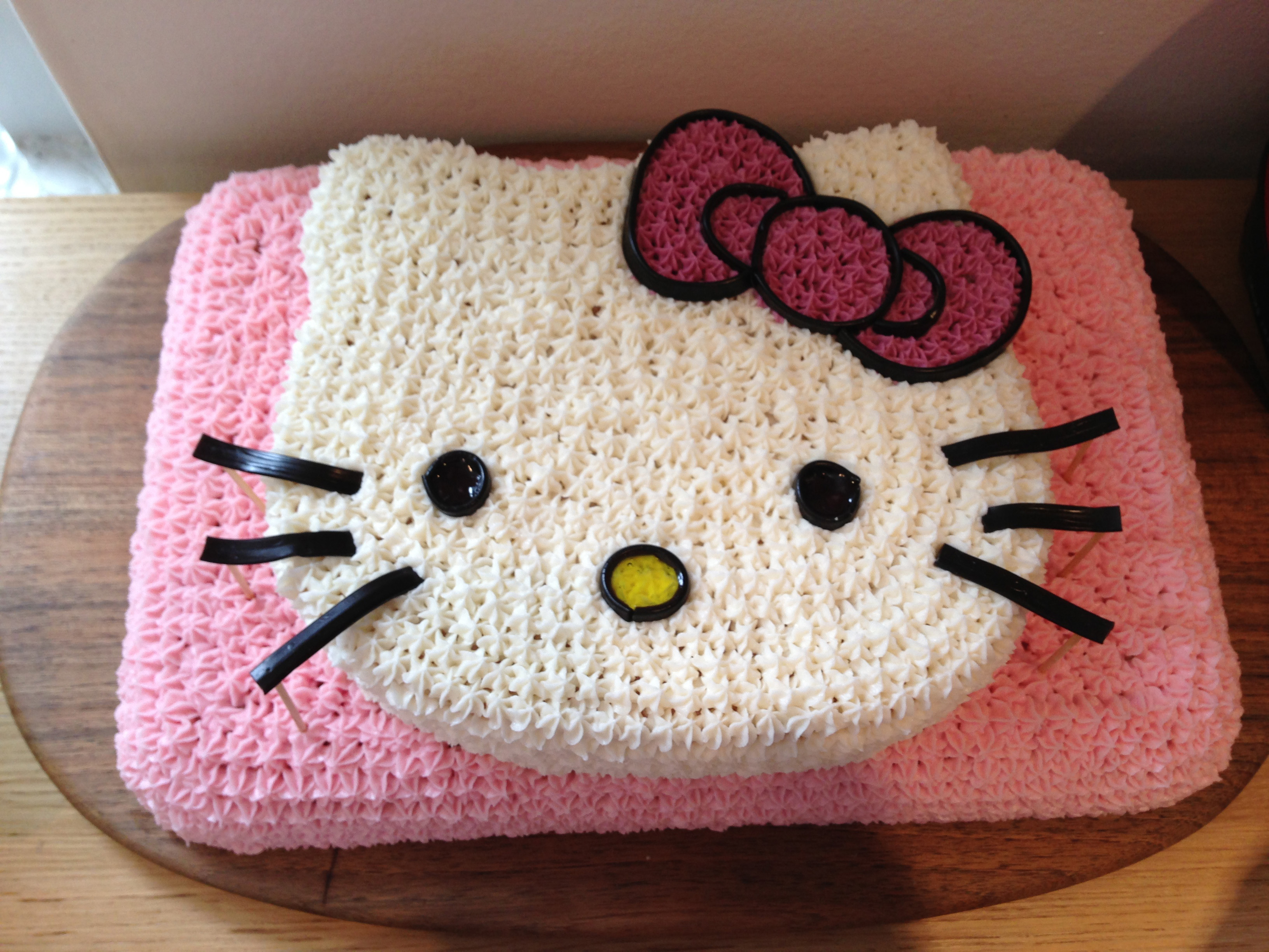 Hello Kitty birthday cake | A very girly pink, orange and wh… | Flickr
