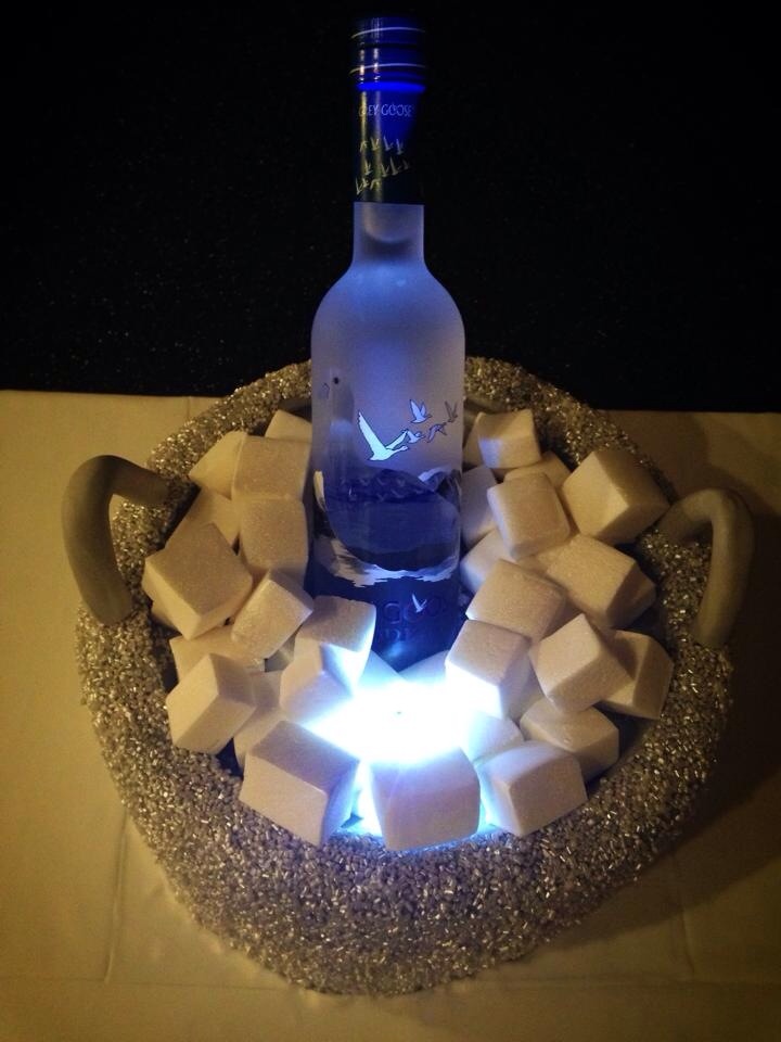 Sweet Design Wedding & Custom Cakes Mallorca - Grey goose vodka & cake A  good match 😁 | Facebook