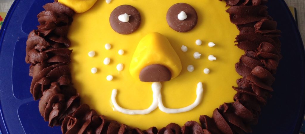 Kitchen Fun With My 3 Sons - LION CUPCAKE CAKE....this is absolutely  Adorable!!! Love this idea & it looks so easy to make. Featured on our BEST  Pull-Apart Cake Ideas!  http://kitchenfunwithmy3sons.com/2016/04/best-cupcake-cake-ideas.html/ |