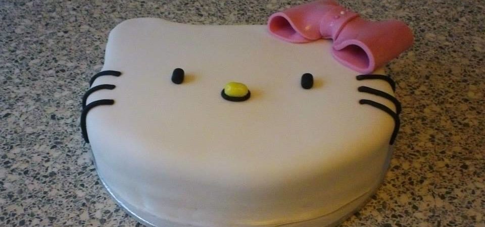 Hello Kitty Cake Design by Lorelie
